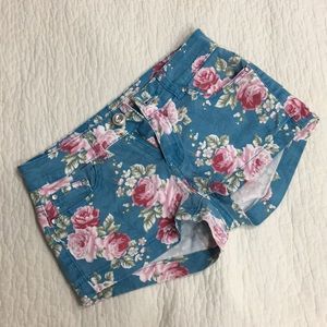 Shorty shorts with floral pattern